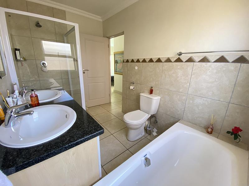 To Let 3 Bedroom Property for Rent in Somerset West Western Cape